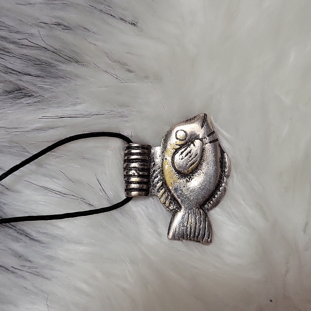 Fish pendant necklace